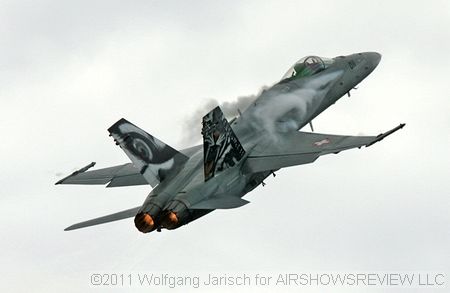 The Swiss F-18 “Hornet” display dazzled all. This had to be the best F-18 display I’ve seen to date. I’m looking forward to see Captain Ralph “Deasy” Knittel, from the Fliegerstaffel 17, at the Airpower 2011 in Austria. Congratulation for the best display of the event! 